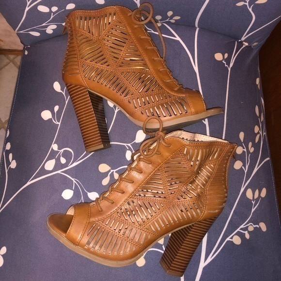 Mix No. 6 Shoes - Mix No. 6 “Priamo” Laser Cut, Lace-Up Heeled Peep Toe Booties, EUC, Size 7
